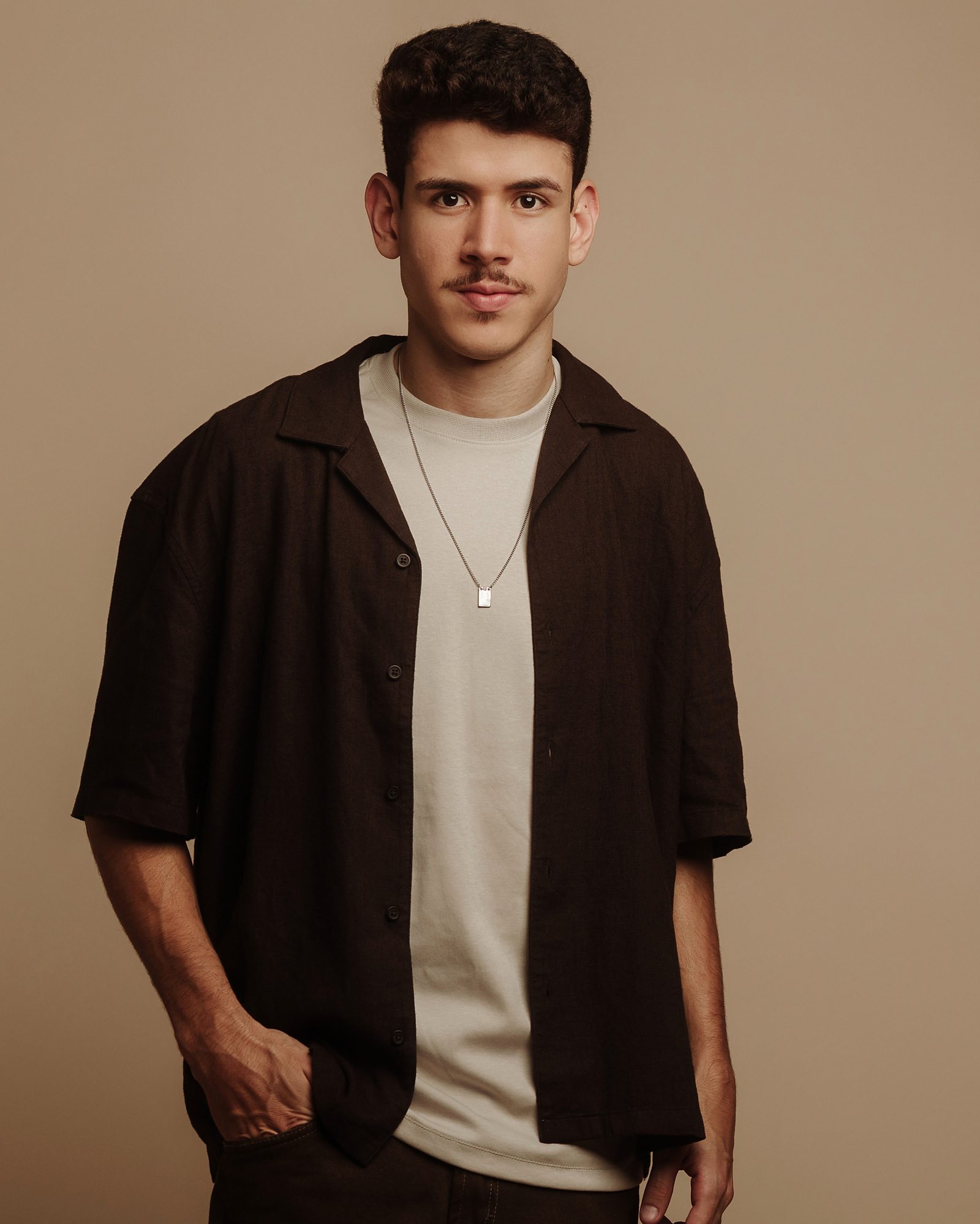 Retrato de Gabriel Araújo Martins, barbeiro e visagista
